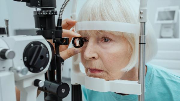 Donne e salute oculare: prevenzione, diagnosi e terapie.